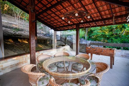 Casa à venda com 380m², 4 quartos e 2 vagas Casa à venda com 380m², 4 quartos e 2 vagasÁrea gourmet