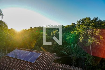 Casa à venda com 380m², 4 quartos e 2 vagas Casa à venda com 380m², 4 quartos e 2 vagasvista