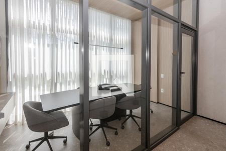 Studio para alugar com 30m², 1 quarto e sem vaga Studio para alugar com 30m², 1 quarto e sem vagaSala de Reunião