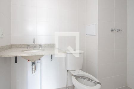 Banheiro de kitnet/studio para alugar com 1 quarto, 30m² em Jardim das Acacias, São Paulo