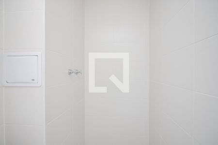 Banheiro de kitnet/studio para alugar com 1 quarto, 30m² em Jardim das Acacias, São Paulo