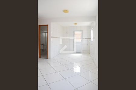 Casa de condomínio à venda com 50m², 2 quartos e 2 vagasSala/Cozinha