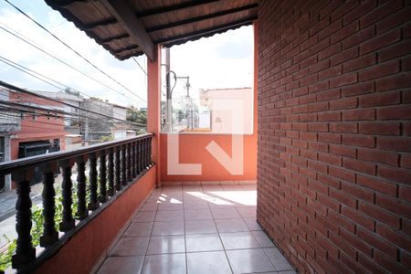 Casa à venda com 215m², 4 quartos e 4 vagas Casa à venda com 215m², 4 quartos e 4 vagasVaranda