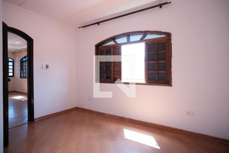 Casa à venda com 215m², 4 quartos e 4 vagas Casa à venda com 215m², 4 quartos e 4 vagasQuarto 4