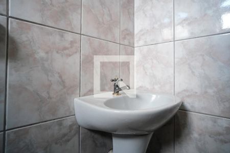 Casa à venda com 215m², 4 quartos e 4 vagas Casa à venda com 215m², 4 quartos e 4 vagasBanheiro 2