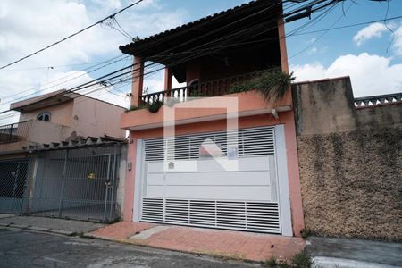 Casa à venda com 215m², 4 quartos e 4 vagas Casa à venda com 215m², 4 quartos e 4 vagasFachada