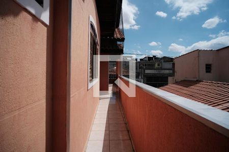 Casa à venda com 215m², 4 quartos e 4 vagas Casa à venda com 215m², 4 quartos e 4 vagasVaranda