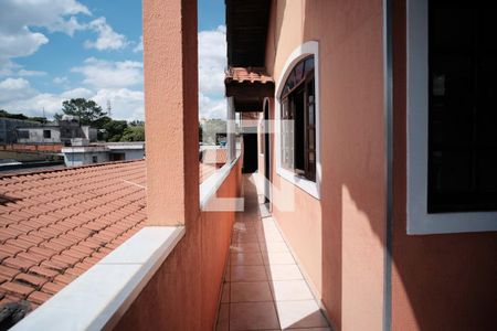 Casa à venda com 215m², 4 quartos e 4 vagas Casa à venda com 215m², 4 quartos e 4 vagasVaranda