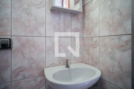 Casa à venda com 215m², 4 quartos e 4 vagas Casa à venda com 215m², 4 quartos e 4 vagasBanheiro da Área gourmet