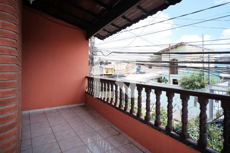 Casa à venda com 215m², 4 quartos e 4 vagas Casa à venda com 215m², 4 quartos e 4 vagasVaranda