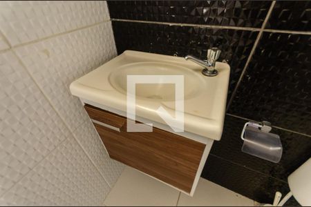 Banheiro de casa para alugar com 1 quarto, 34m² em Piqueri, São Paulo