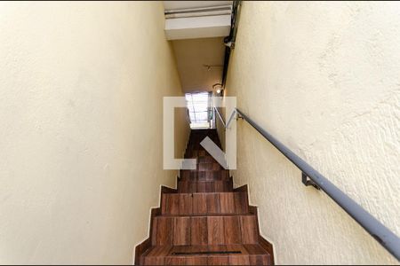 Casa para alugar com 34m², 1 quarto e sem vaga Casa para alugar com 34m², 1 quarto e sem vagaEscada