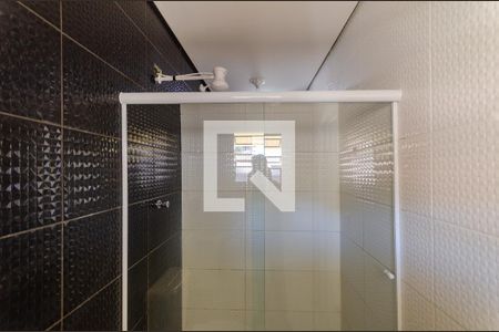 Banheiro de casa para alugar com 1 quarto, 34m² em Piqueri, São Paulo