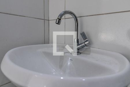 Banheiro de casa para alugar com 1 quarto, 28m² em Campo Limpo, São Paulo