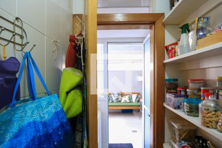 Apartamento à venda com 207m², 3 quartos e 3 vagas Apartamento à venda com 207m², 3 quartos e 3 vagasDespensa