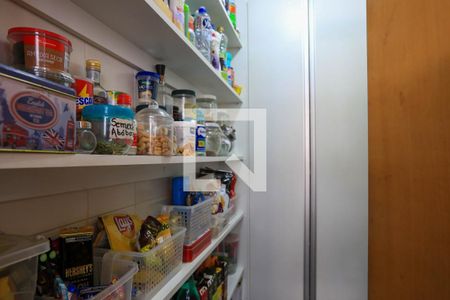 Apartamento à venda com 207m², 3 quartos e 3 vagas Apartamento à venda com 207m², 3 quartos e 3 vagasDespensa