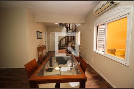 Casa à venda com 220m², 3 quartos e 2 vagas Casa à venda com 220m², 3 quartos e 2 vagasSala de jantar