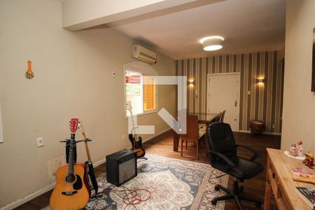 Casa à venda com 220m², 3 quartos e 2 vagas Casa à venda com 220m², 3 quartos e 2 vagasSala de jantar