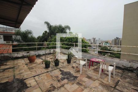 Casa à venda com 220m², 3 quartos e 2 vagas Casa à venda com 220m², 3 quartos e 2 vagasTerraço