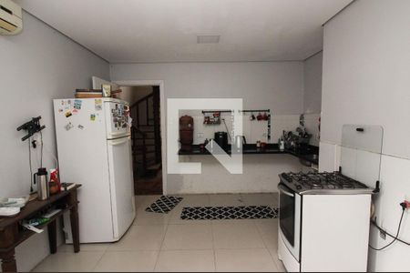 Casa à venda com 220m², 3 quartos e 2 vagas Casa à venda com 220m², 3 quartos e 2 vagasCozinha