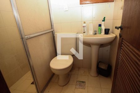 Casa à venda com 220m², 3 quartos e 2 vagas Casa à venda com 220m², 3 quartos e 2 vagasBanheiro de serviço