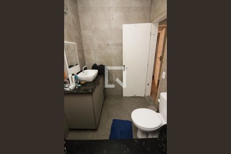 Casa à venda com 220m², 3 quartos e 2 vagas Casa à venda com 220m², 3 quartos e 2 vagasBanheiro