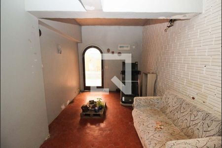 Casa à venda com 220m², 3 quartos e 2 vagas Casa à venda com 220m², 3 quartos e 2 vagasAcademia