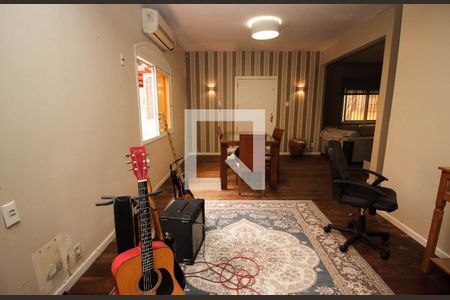 Casa à venda com 220m², 3 quartos e 2 vagas Casa à venda com 220m², 3 quartos e 2 vagasSala de jantar