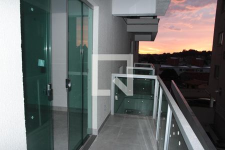 varanda da sala de apartamento para alugar com 3 quartos, 115m² em Heliópolis, Belo Horizonte