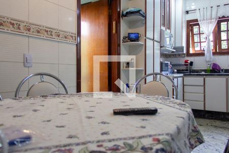 Casa à venda com 200m², 4 quartos e 4 vagas Casa à venda com 200m², 4 quartos e 4 vagasCozinha