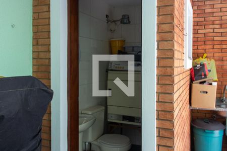 Casa à venda com 200m², 4 quartos e 4 vagas Casa à venda com 200m², 4 quartos e 4 vagasBanheiro Social