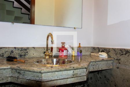 Casa à venda com 200m², 4 quartos e 4 vagas Casa à venda com 200m², 4 quartos e 4 vagasLavabo