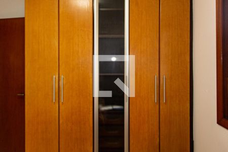 Casa à venda com 200m², 4 quartos e 4 vagas Casa à venda com 200m², 4 quartos e 4 vagasQuarto 2