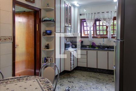 Casa à venda com 200m², 4 quartos e 4 vagas Casa à venda com 200m², 4 quartos e 4 vagasCozinha