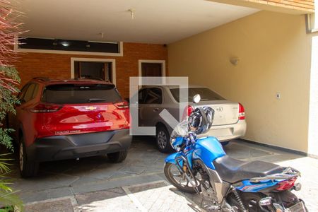 Casa à venda com 200m², 4 quartos e 4 vagas Casa à venda com 200m², 4 quartos e 4 vagasGaragem