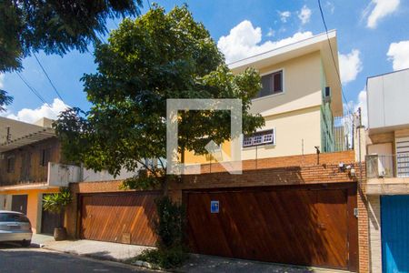 Casa à venda com 200m², 4 quartos e 4 vagas Casa à venda com 200m², 4 quartos e 4 vagasFachada