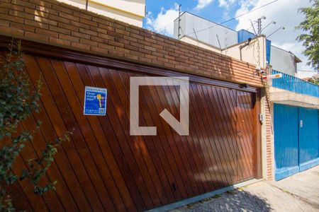 Casa à venda com 200m², 4 quartos e 4 vagas Casa à venda com 200m², 4 quartos e 4 vagasFachada