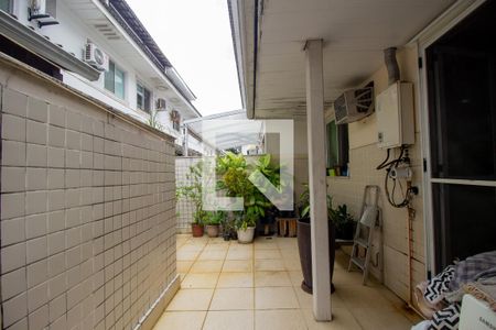 Casa de condomínio à venda com 174m², 3 quartos e 3 vagasÁrea de Serviço