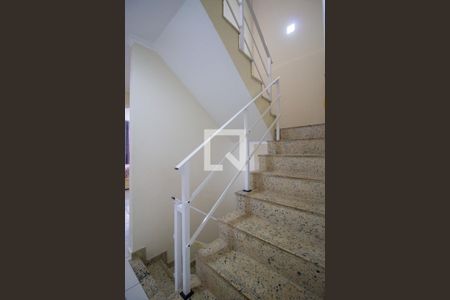 Casa de condomínio à venda com 174m², 3 quartos e 3 vagasEscadas