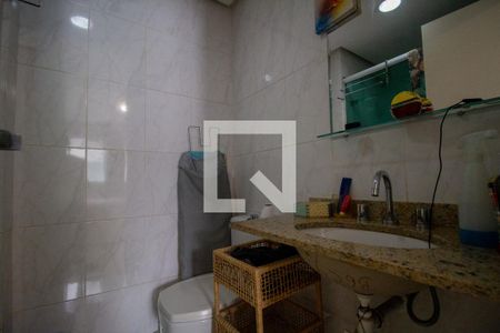 Casa de condomínio à venda com 174m², 3 quartos e 3 vagasBanheiro da Suíte 2