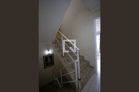 Casa de condomínio à venda com 174m², 3 quartos e 3 vagasEscadas