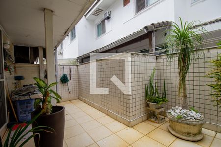 Casa de condomínio à venda com 174m², 3 quartos e 3 vagasÁrea de Serviço