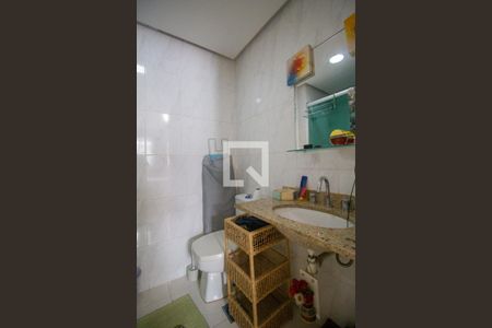 Casa de condomínio à venda com 174m², 3 quartos e 3 vagasBanheiro da Suíte 2