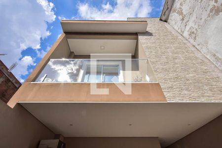Casa de condomínio à venda com 151m², 3 quartos e 2 vagas Casa de condomínio à venda com 151m², 3 quartos e 2 vagasFachada