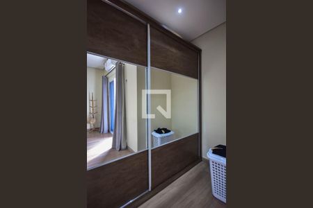Casa de condomínio à venda com 151m², 3 quartos e 2 vagas Casa de condomínio à venda com 151m², 3 quartos e 2 vagasArmário da Suíte