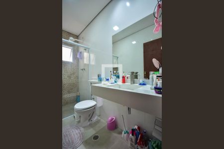 Casa de condomínio à venda com 151m², 3 quartos e 2 vagas Casa de condomínio à venda com 151m², 3 quartos e 2 vagasBanheiro Suíte