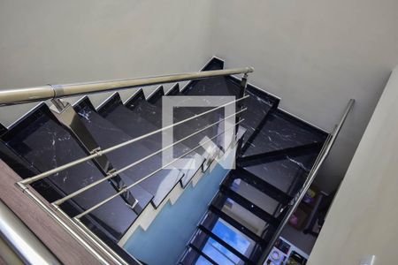 Escada de casa de condomínio à venda com 3 quartos, 151m² em Jardim Caner, Taboão da Serra