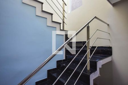 Escada de casa de condomínio à venda com 3 quartos, 151m² em Jardim Caner, Taboão da Serra