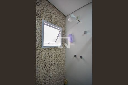 Casa de condomínio à venda com 151m², 3 quartos e 2 vagas Casa de condomínio à venda com 151m², 3 quartos e 2 vagasChuveiro do Banheiro da Suíte