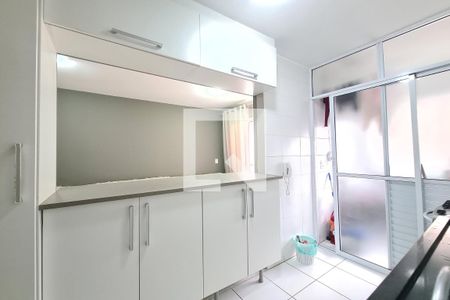 Apartamento para alugar com 56m², 2 quartos e 1 vaga Apartamento para alugar com 56m², 2 quartos e 1 vagaCozinha e Área de Serviço